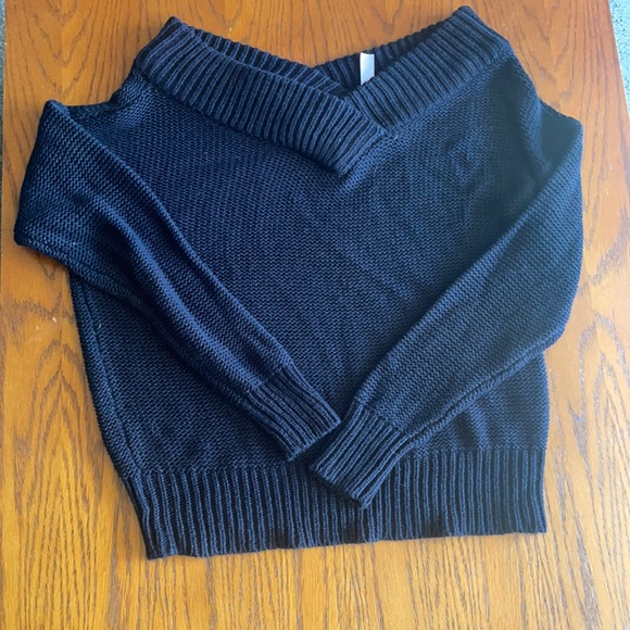 sweater - Picture 1 of 2